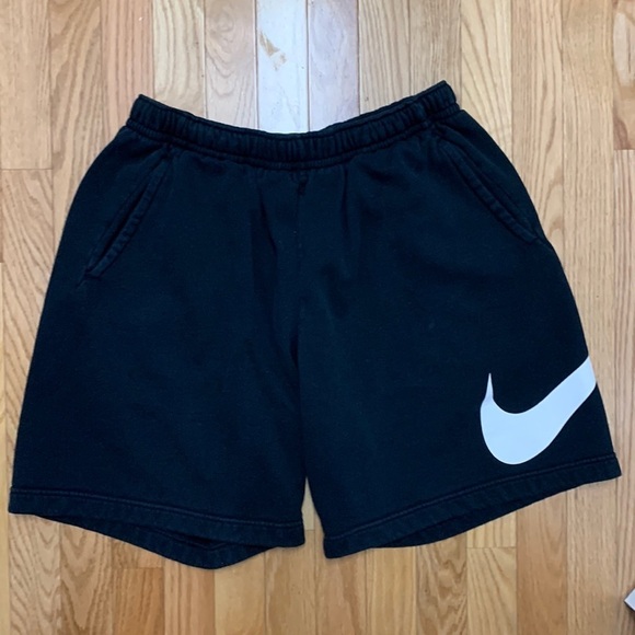 Nike Sportswear Club Men's Graphic Shorts‎ Black Large - Picture 1 of 3